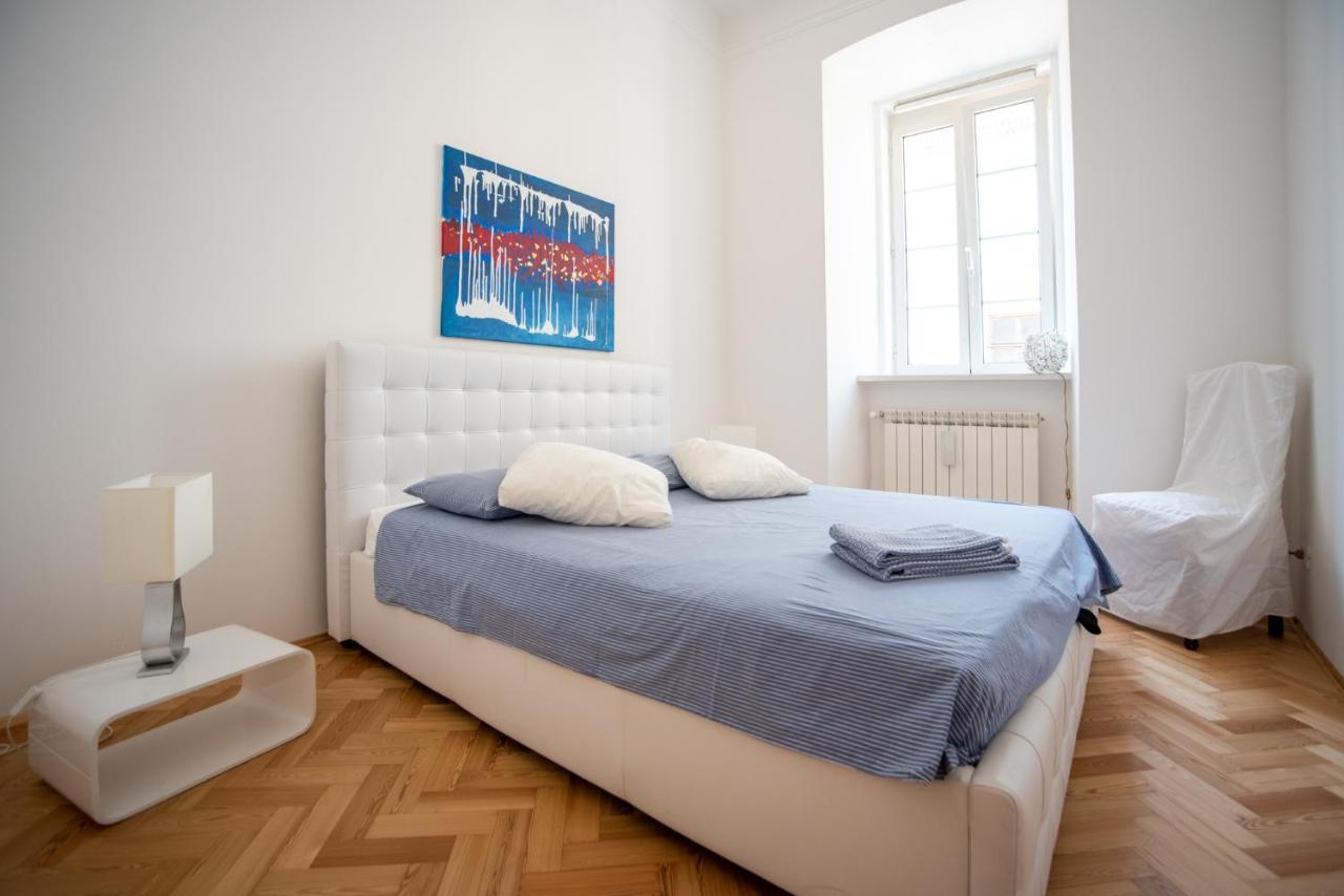 Art & History - New - Modern Classic Apartment Triest Zewnętrze zdjęcie